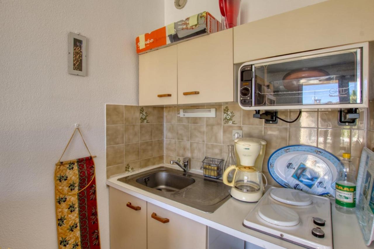 Charming Apartment In Residence With Swimming Pool Санари-сюр-Мер Экстерьер фото
